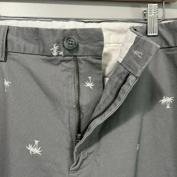 Old Navy Ultimate Slim Chino Shorts - Picture 3 of 9